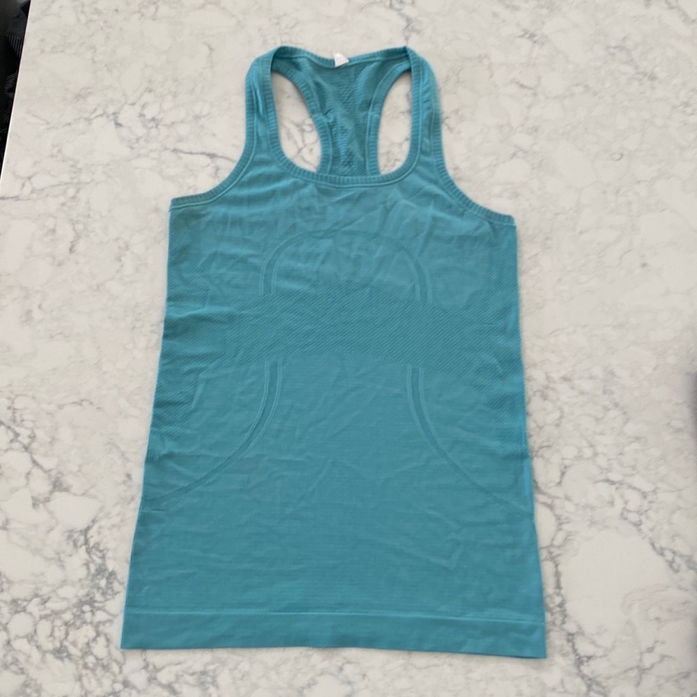 Lululemon swiftly waist length tank.